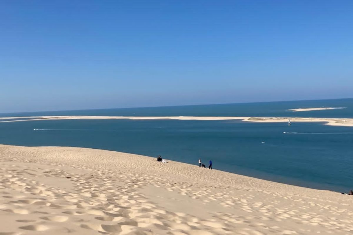 Plage de la Dune du Pyla accès à vélo depuis la piste cyclable et traversée en bateau vers le Banc d'Arguin