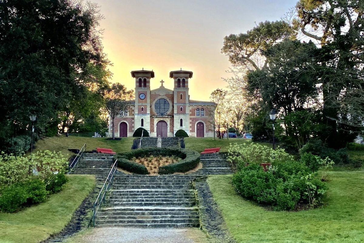 Église et centre du Moulleau accès à pied à 500 mètres de la villa