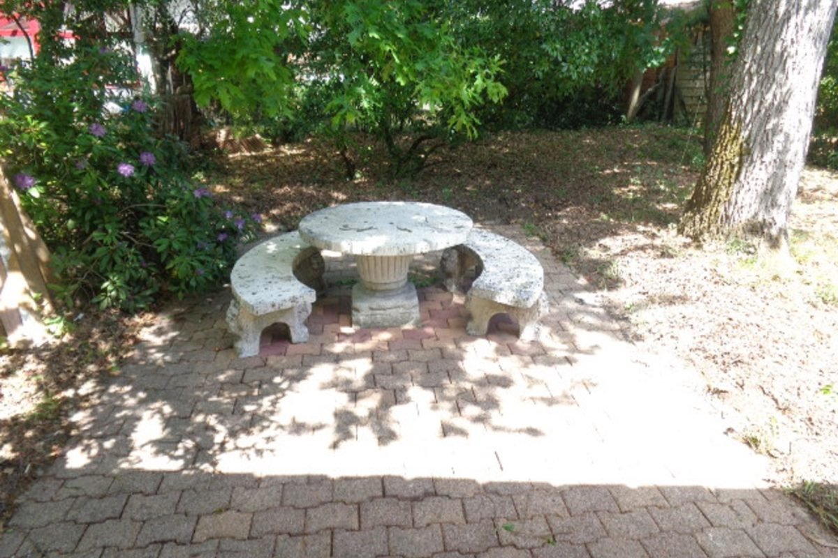 Table de Jardin et banc en pierre